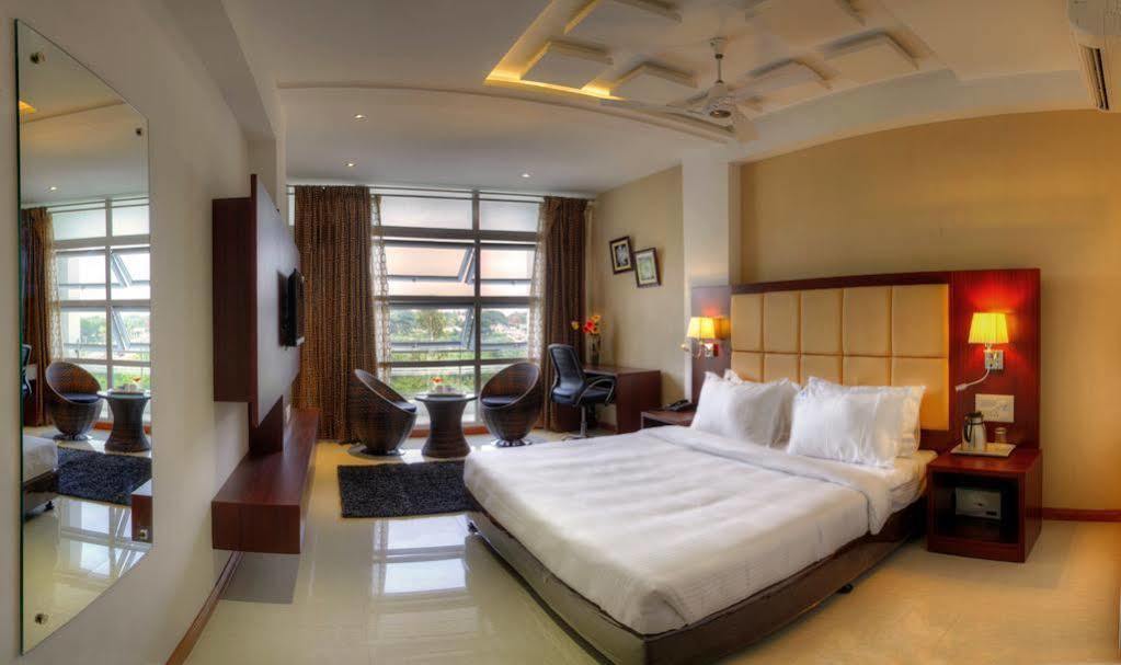 Hotel Rajmahal 2*